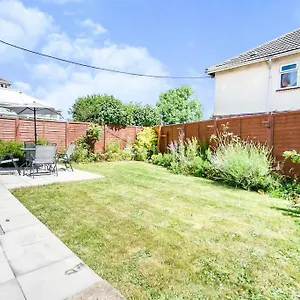 Beautiful 3 Bedroom Home, 10 Minutes Walk To Beach. Holiday home Cleethorpes