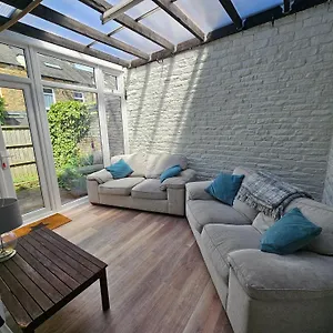Brylie House, Large Family Holiday home Skipton